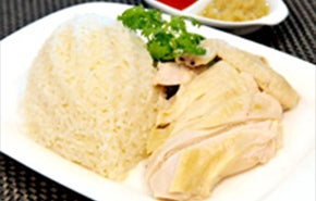 出来上がった海南鶏飯（海南チキンライス）