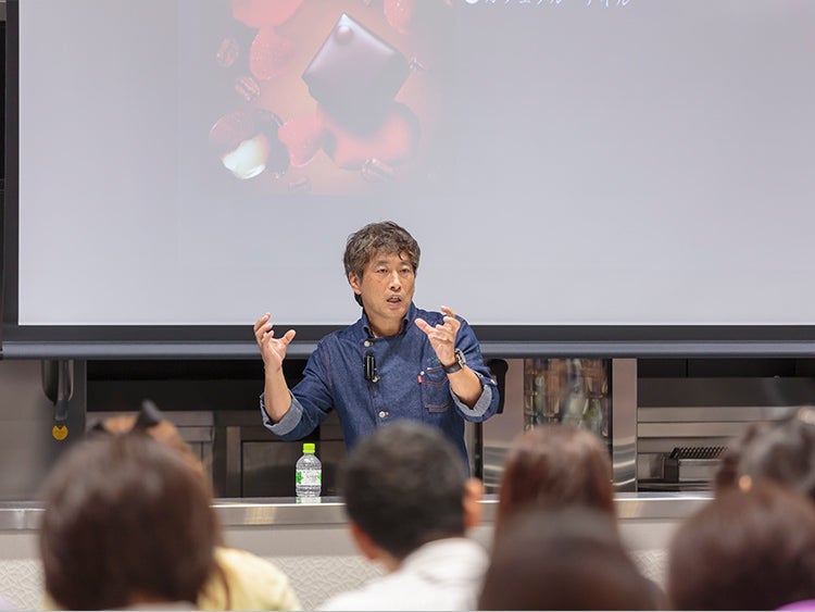 ハグミュージアムイベント「小山進の考えるショコラ～世界が評価する表現力～」